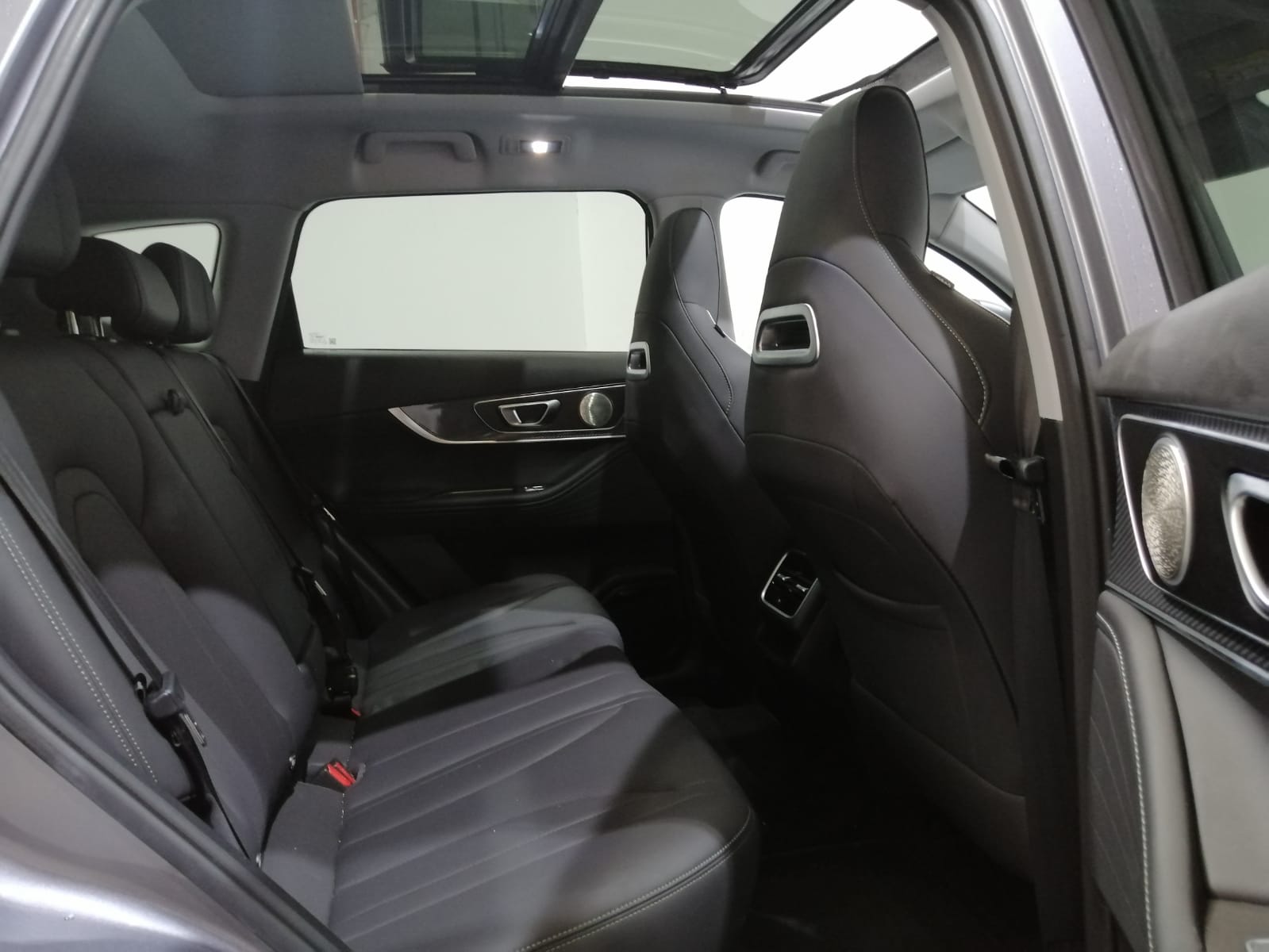 EBRO s700 S900 PHEV LUXURY